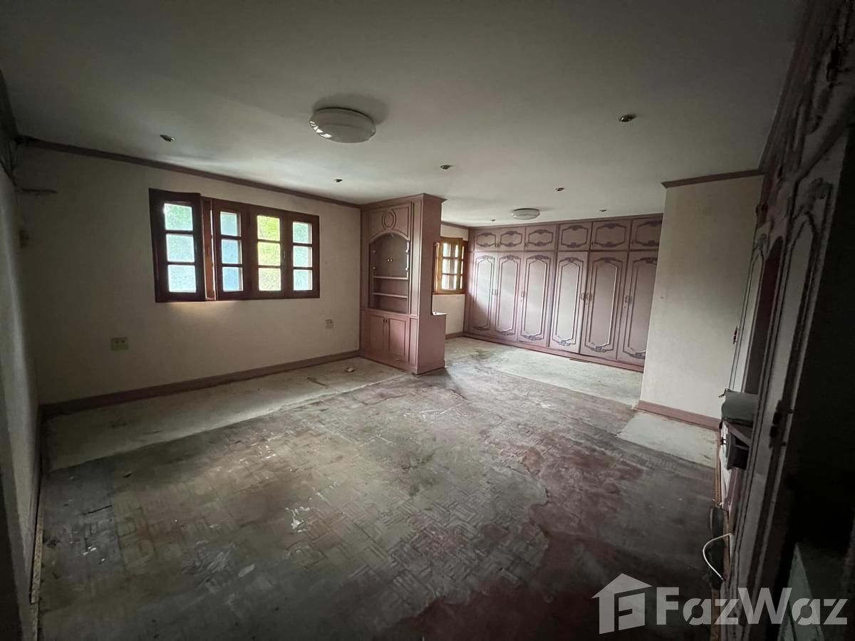 รูป ทาวน์เฮ้าส์ให้เช่า 4 ห้องนอน ใน คลองเตย, กรุงเทพมหานคร 1865094 - รูปที่ 13/14