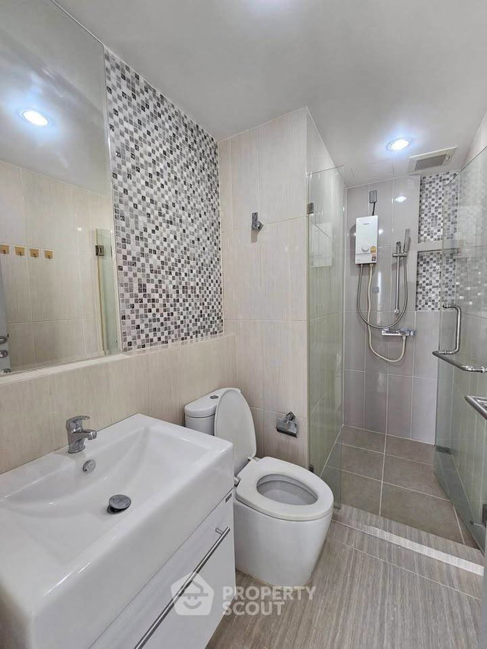 picture 2-BR 65 Sqm Condo At Life Ratchadapisek, 400m to MRT Huai Khwang (ID 3103848) - 10/10
