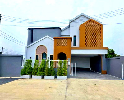 Houses for sale Bang Lamung Chonburi : Luxury pool villas in Huai Yai, Pattaya. Prime location near Pattaya city.