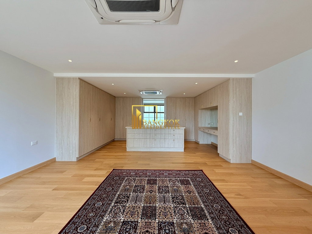 รูป Modern 5 Bedroom Luxury House For Sale in Ekkamai Area - BR28364SH - รูปที่ 23/49