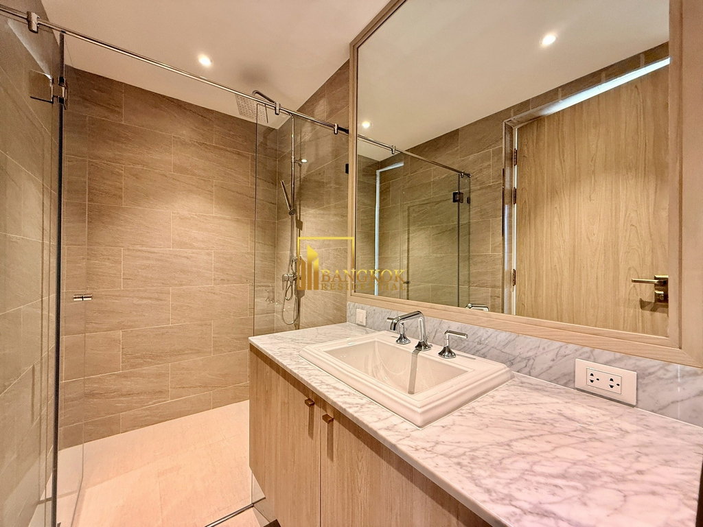 รูป Modern 5 Bedroom Luxury House For Sale in Ekkamai Area - BR28364SH - รูปที่ 33/49