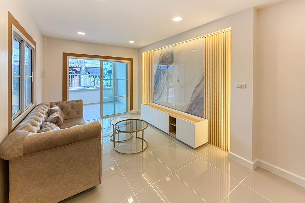 รูป ทาวน์โฮม 2 ชั้น รีโนเวทใหม่ หมู่บ้านบัวทองธานีพาร์ค 17 บางบัวทอง ต่อเติมครบ ทำเลดีติดถนนใหญ่ อยู่ตรงข้ามตลาดสมบัติบุรี พร้อมอยู่ - รูปที่ 5/14