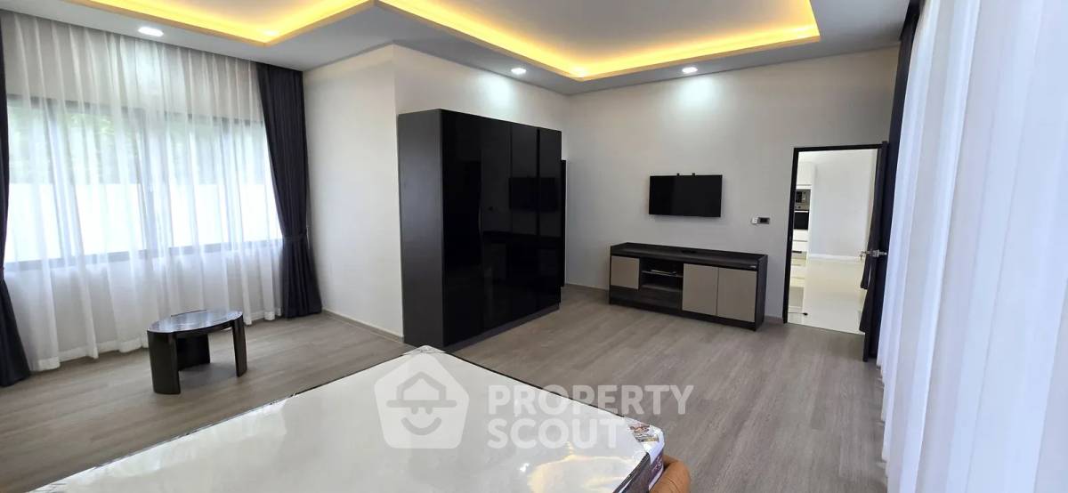 picture Pet-Friendly 4-BR Pool Villa, Luxury Pool Villa in Hin Lek Fai (ID 3079474) - 6/16