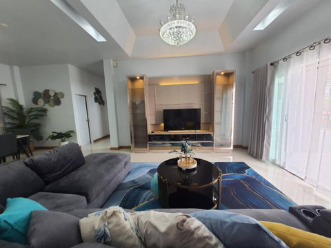 House for rent in Saensaran Village. 68 sq.wa. 5 bedrooms, 4 bathrooms.