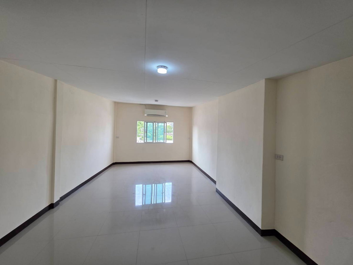 picture For Rent Commercial Building Only 700m. from BTS Bearing - 11/11