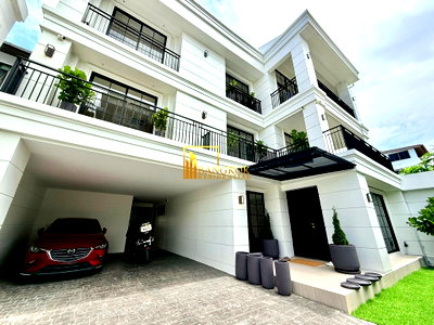 Houses for sale Bangkok : Modern 5 Bedroom Luxury House For Sale in Ekkamai Area - BR28364SH