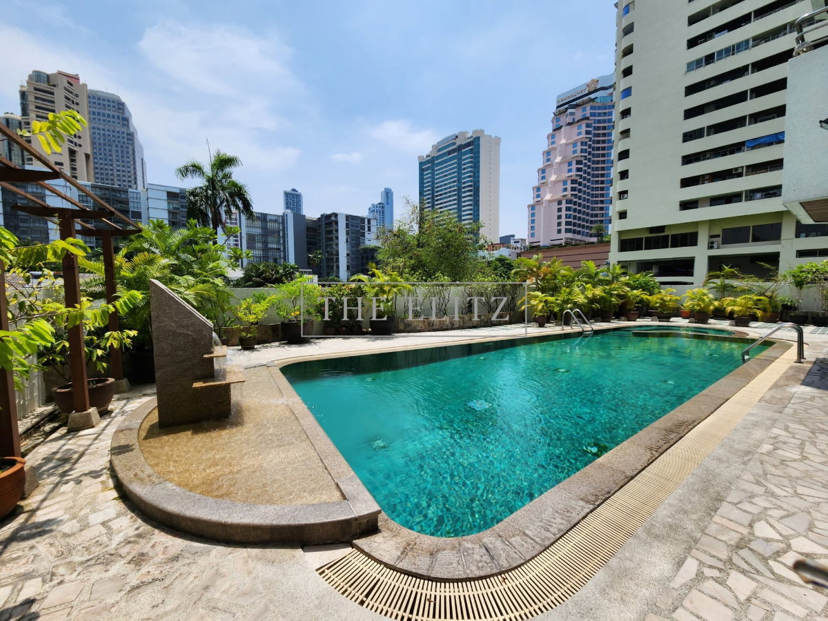 picture ✨ Colossal Sky Residence: Unrivaled Space and Comfort with Breathtaking Skyline Views ✨ - 4/11