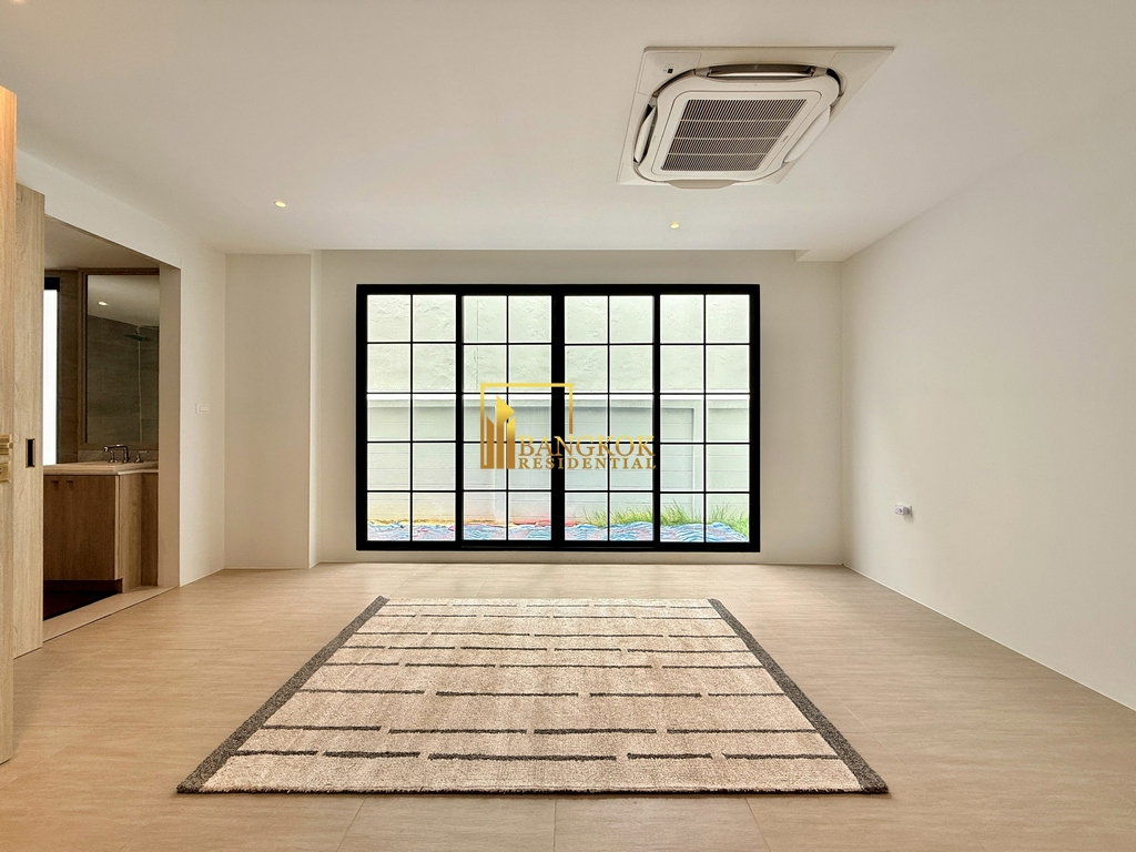 รูป Modern 5 Bedroom Luxury House For Sale in Ekkamai Area - BR28364SH - รูปที่ 6/49