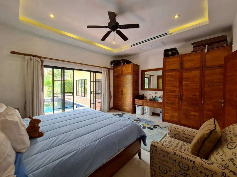 picture Luxury beachfront pool villa in Bang Saray, Chonburi. - 12/20