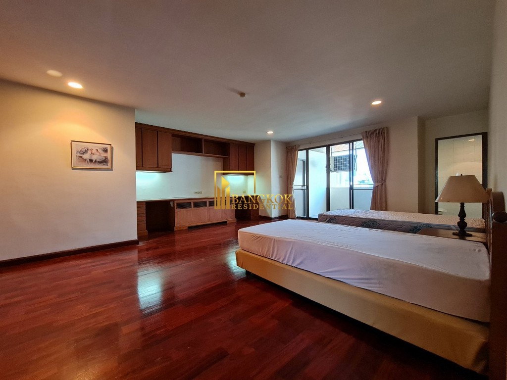 รูป Expansive 4 Bed Duplex Apartment With Private Terrace - BR0087AP - รูปที่ 23/40