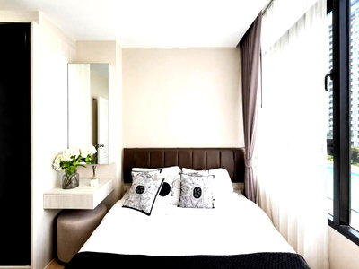 ขายคอนโด : ​The Strand Indeed ศรีราชา ไม่ต้องปวดหัวเรื่องงบตกแต่ง! ห้องแต่งครบ Furnished สวยเป๊ะพร้อมเข้าอยู่ เริ่ม 1.29 ล้านเท่านั้น💥 โทร 093-1681685