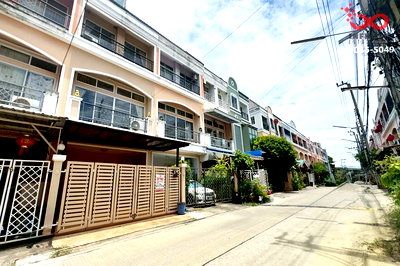 ทาวน์โฮม ถนนรัชดา-รามอินทรา : ขายทาวน์โฮม 3 ชั้น 20 ตร.ว. หมู่บ้านเฟรชวิลล่า ซอยนวลจันทร์ 36 - นวมินทร์ 163  รามอินทรา 46