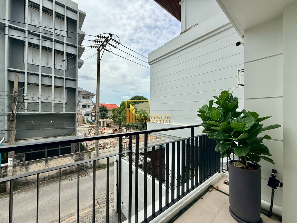 รูป Modern 5 Bedroom Luxury House For Sale in Ekkamai Area - BR28364SH - รูปที่ 28/49