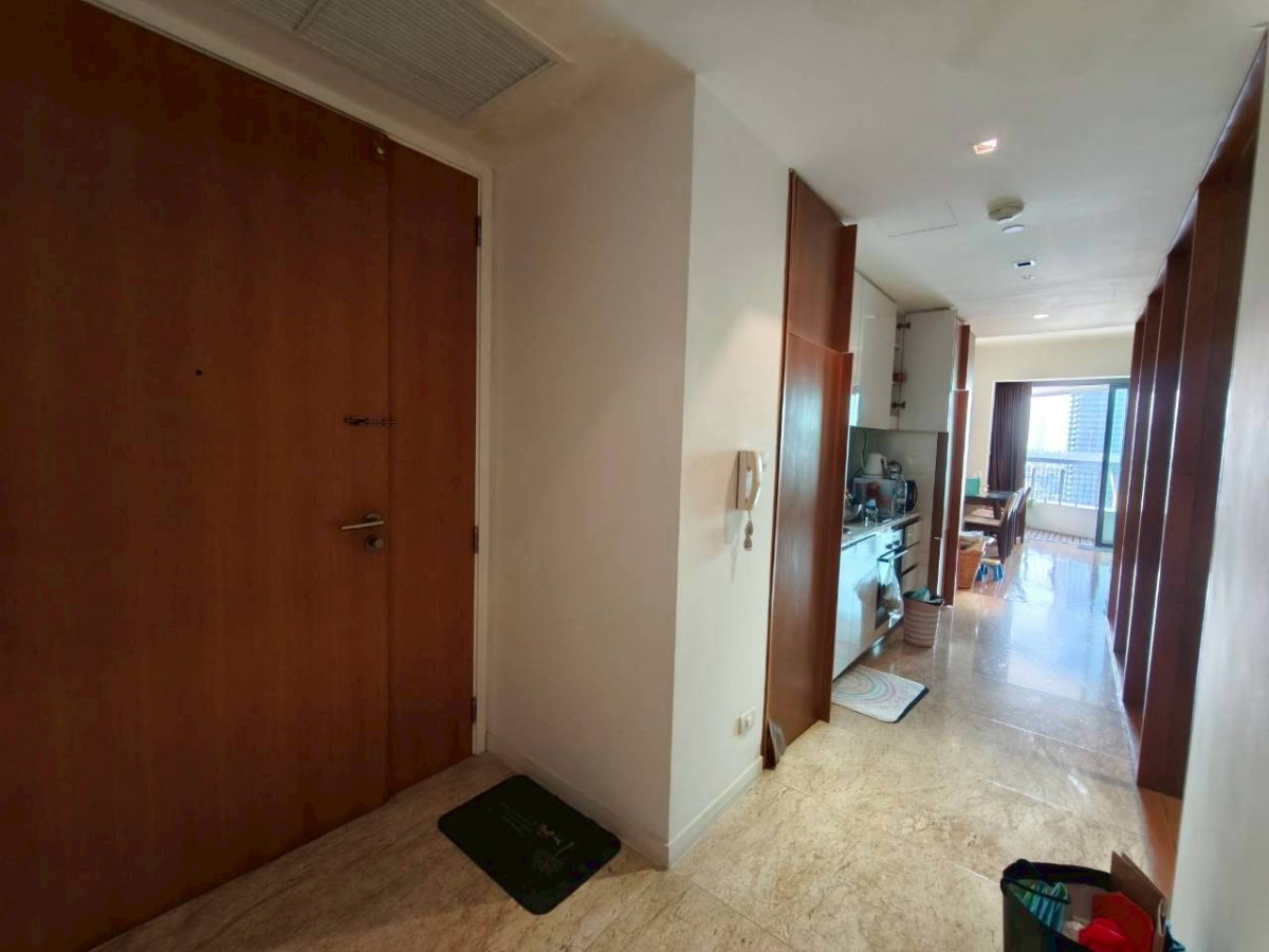 picture Luxury Riverfront condominium 1 bedroom - 2/12