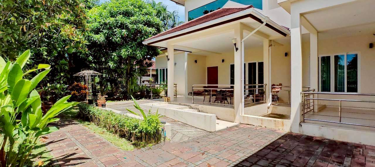picture Spacious Garden Home on 1 Rai Near Bang Saray Beach - 1/20