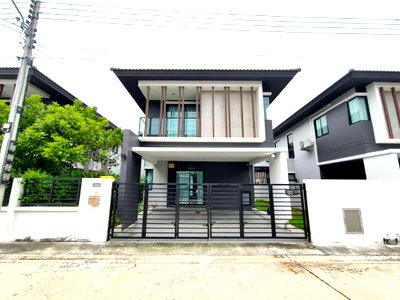 บ้านแฝด ถนนลำลูกกา : บ้านแฝดสภาพใหม่พร้อมอยู่ หมู่บ้าน เอ็นซี ออนกรีน ปาล์ม พาร์ค2 NC ON GREEN Palm Park 2 ลำลูกกาคลอง4 ซอยลำลูกกา71 ลาดสวาย ปทุมธานี