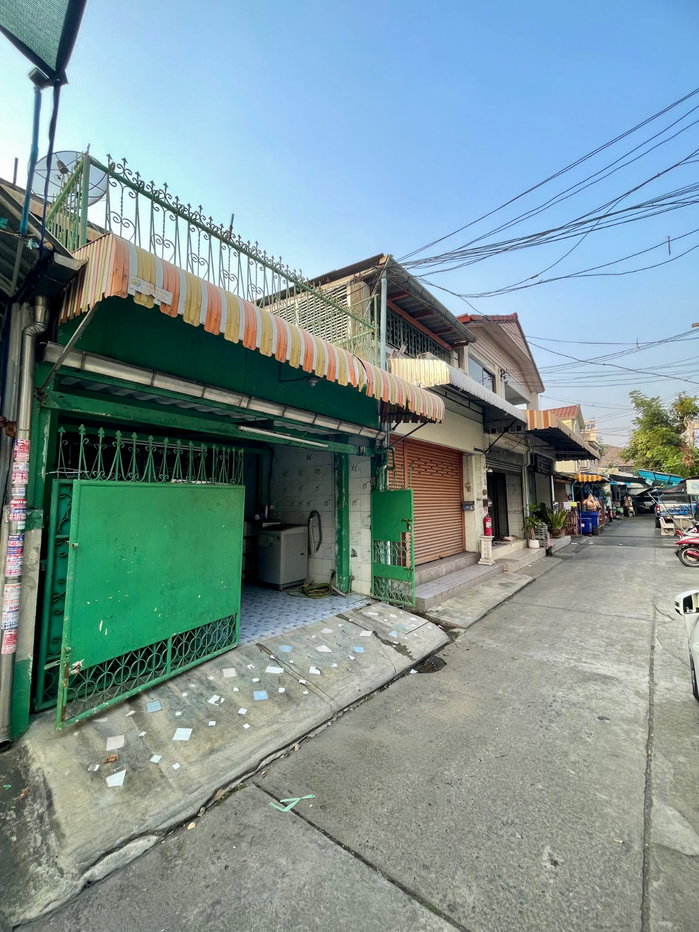 รูป ขาย ทาวน์เฮ้าส์2ชั้น ติดถนนในซอยวิภาฯ64 ใกล้ตลาดสด, 7-11 ,เข้าออกได้หลายทาง เหมาะอยู่อาศัย/ค้าขายได้ - รูปที่ 11/12