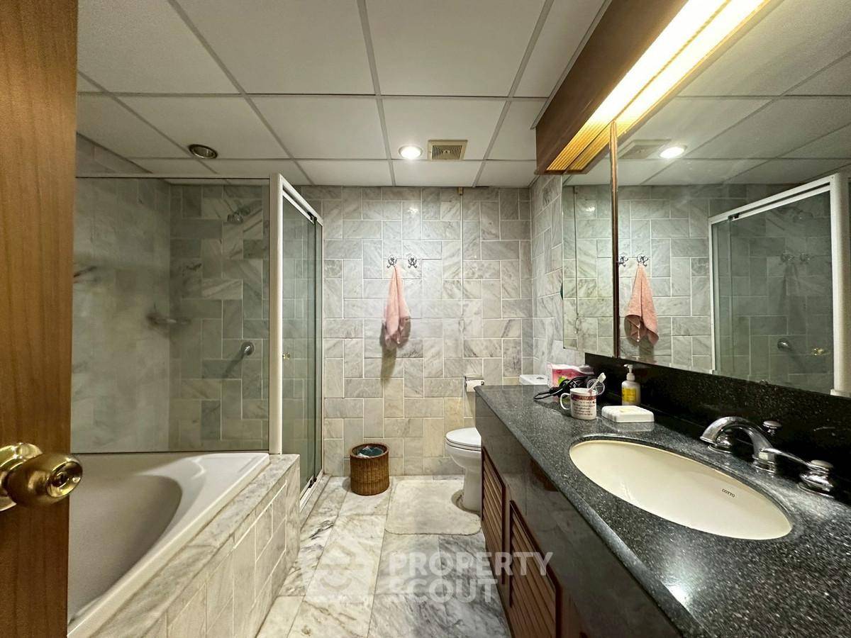 picture 3-BR 211 Sqm Condo For Sale, Somkid Gardens Near BTS Chit Lom (ID 2542059) - 8/10