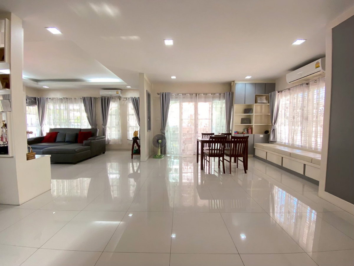 รูป ให้เช่าบ้านเดี่ยว 2 ชั้น หลังใหญ่ พื้นที่ใช้สอยเยอะ สวย ทำเลดี เดินทางสะดวก ใกล้หาดบางแสน - รูปที่ 23/27