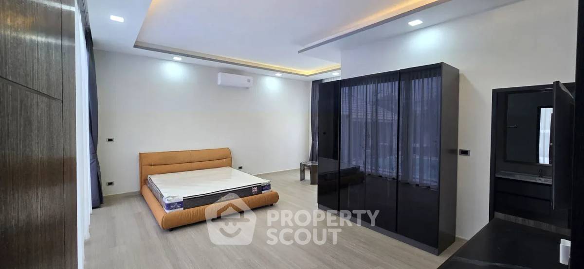 picture Pet-Friendly 4-BR Pool Villa, Luxury Pool Villa in Hin Lek Fai (ID 3079474) - 10/16