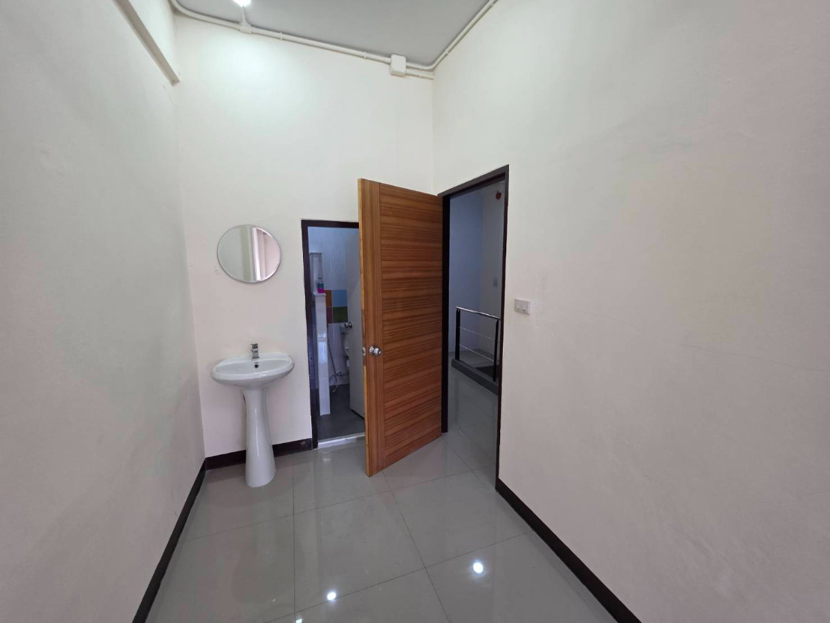 picture For Rent Commercial Building Only 700m. from BTS Bearing - 7/11
