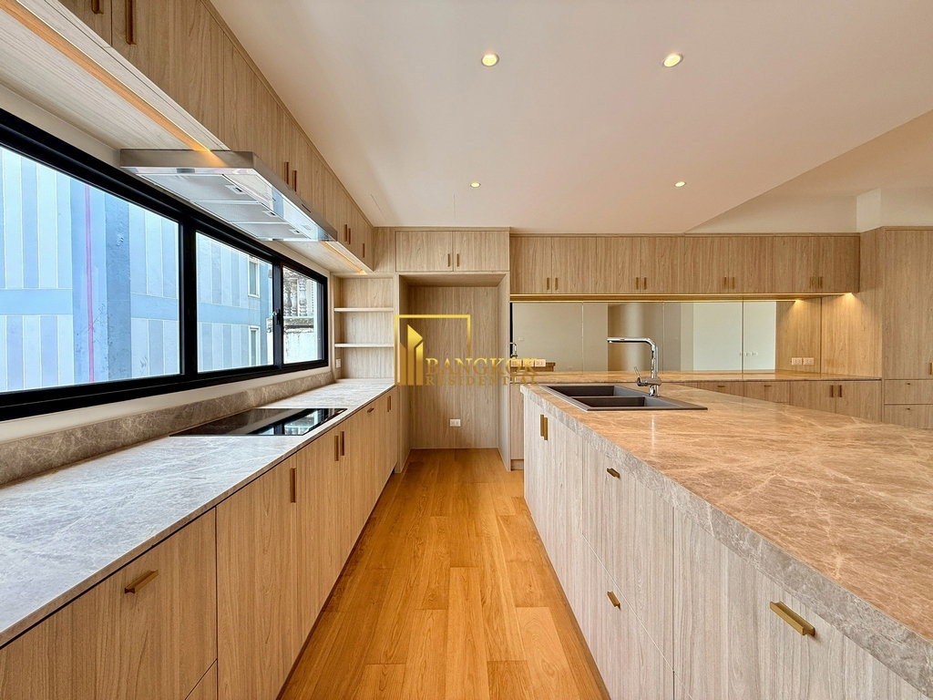 รูป Modern 5 Bedroom Luxury House For Sale in Ekkamai Area - BR28364SH - รูปที่ 18/49