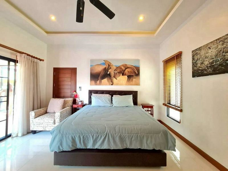 picture Luxury beachfront pool villa in Bang Saray, Chonburi. - 10/20