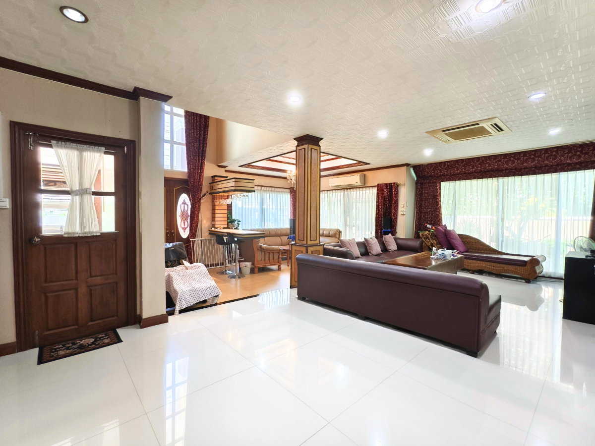 รูป ขาย บ้านเดี่ยว ร่มรื่น บรรยากาศเหมือนรีสอร์ท ติดถนนหลักของหมุ่บ้าน Natural Ville ร่มเกล้า 3 ห้องนอน 4 ห้องน้ำ 175 ตร.ว. - รูปที่ 13/32