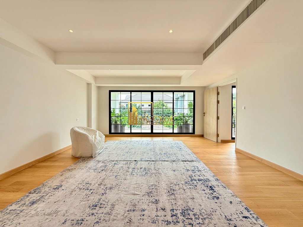 รูป Modern 5 Bedroom Luxury House For Sale in Ekkamai Area - BR28364SH - รูปที่ 11/49