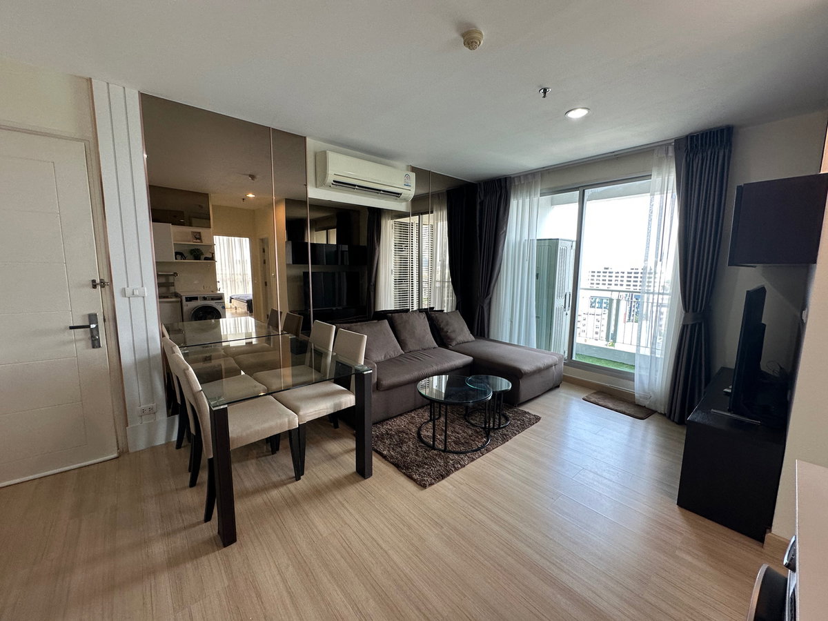 picture Newly renovated corner room with 2 bedroom walkable to mrt station - 3/16