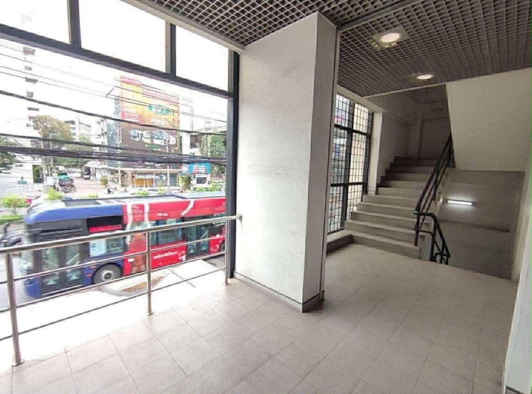 รูป ให้เช่า อาคารเดี่ยว 4 ชั้น ติดถนนพระราม 4 ใกล้ MRT หัวลำโพง เพียง 200 เมตร ทำเล CBD เหมาะสำนักงานใหญ่ คลินิก โชว์รูม และสำนักงาน - รูปที่ 5/26