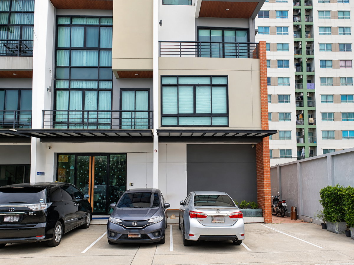 picture 545 SqM Navamin Home Office at THB 34,862 per SqM | Fully Equipped - Hot Deal - U6022398 - 1/22