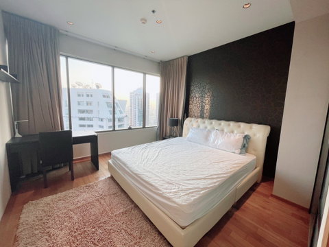 For rent Condo The Emporio Place 24 Fully Furnished (S03-2741)