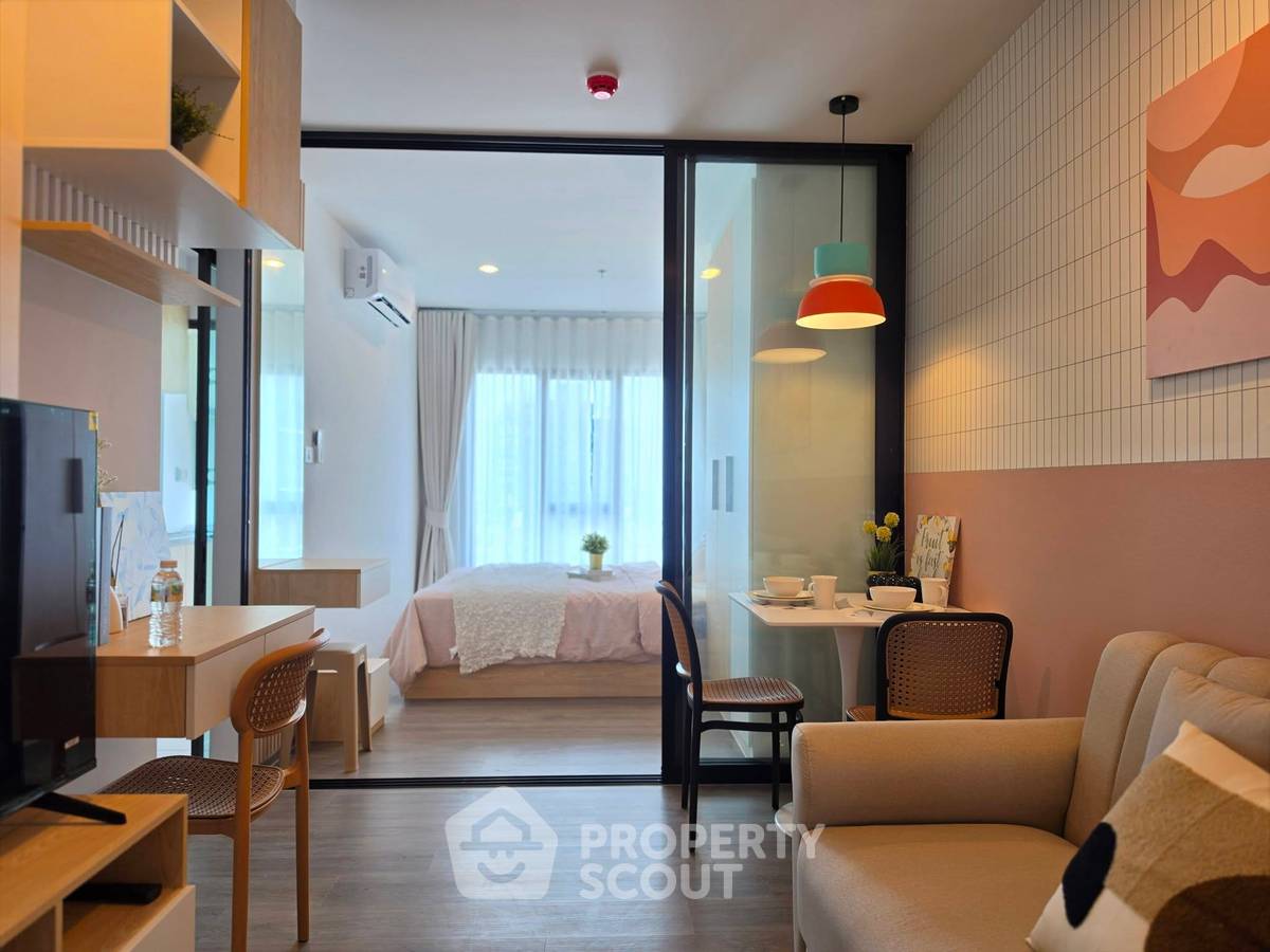 picture High-Floor 1-BR 26 Sqm At Regent Home Wutthakat, 300m to BTS Wutthakat (ID 3108310) - 1/8