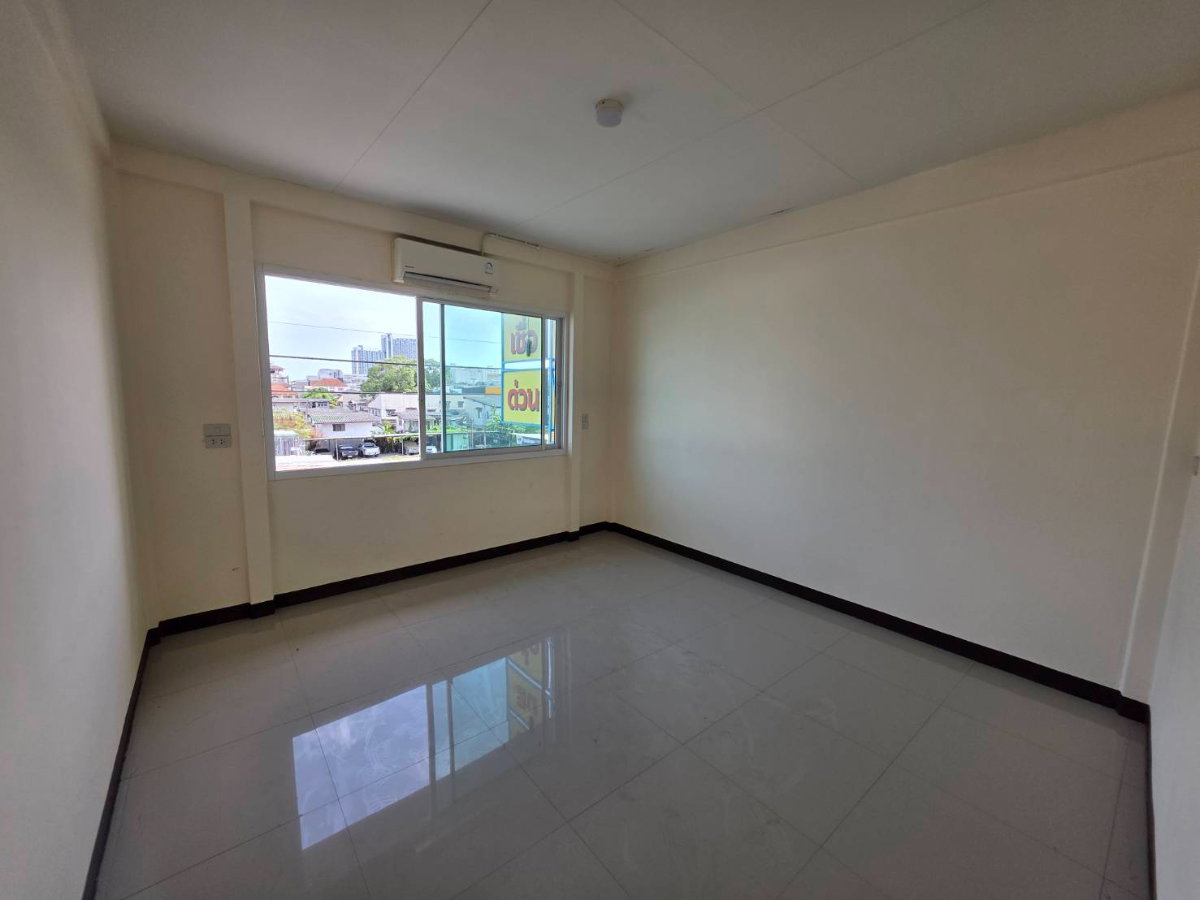 picture For Rent Commercial Building Only 700m. from BTS Bearing - 9/11