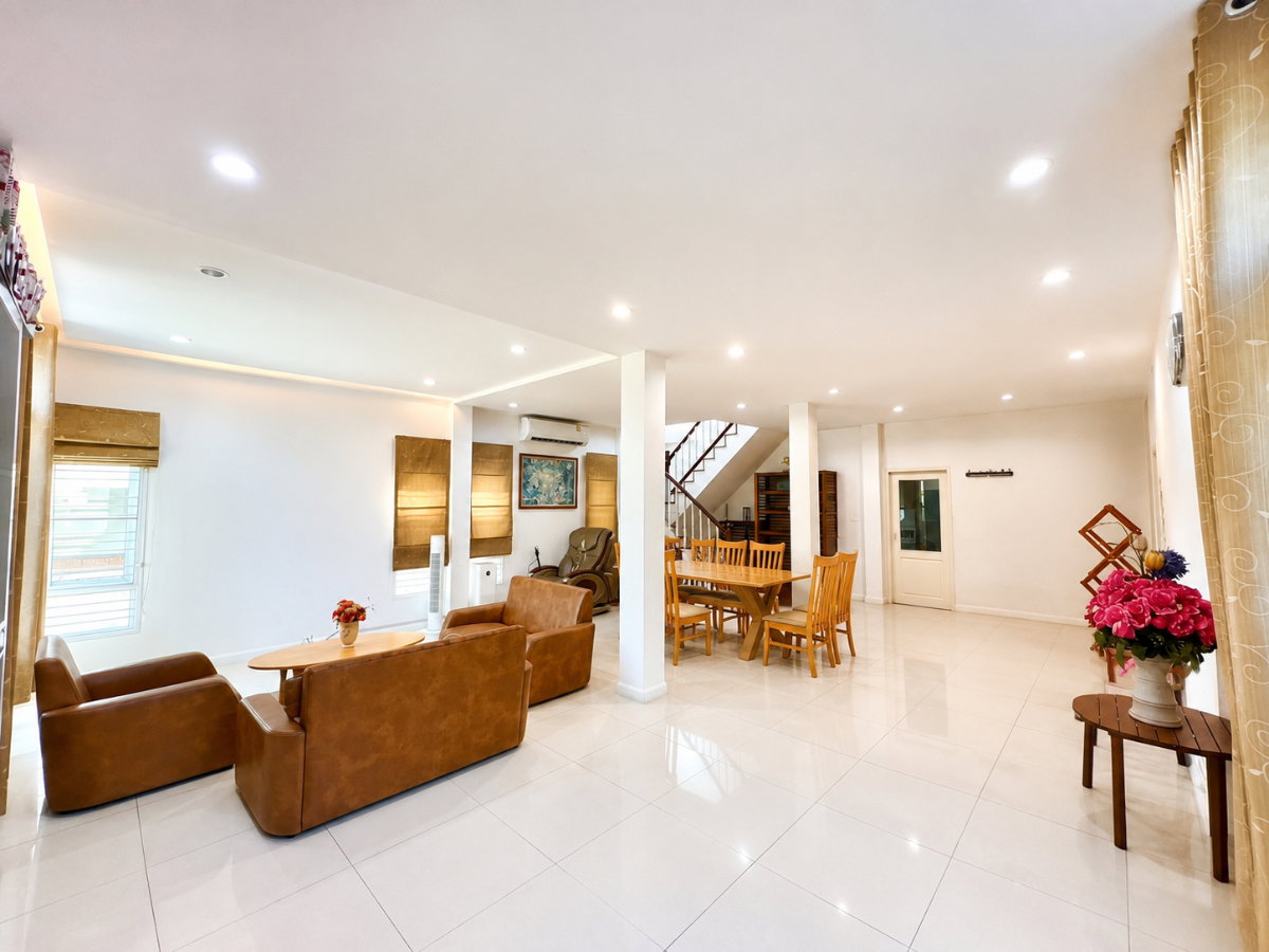 รูป บ้านเดี่ยวหายาก! แต่งครบ พร้อมอยู่ ทำเลทอง นวมินทร์ 42 ใกล้โลตัส 7-Eleven เดินทางสะดวก - รูปที่ 2/9