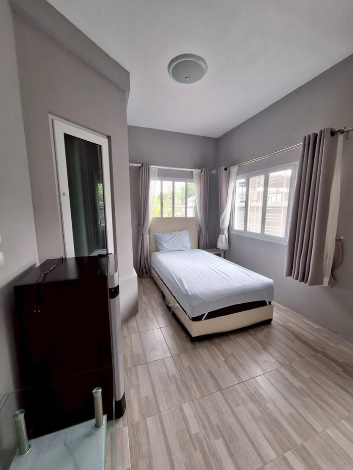 รูป ให้เช่าบ้านเดี่ยว หมู่บ้านแสนสราญ. เนื้อที่ 68 ตร.ว. 5 ห้องนอน 4 ห้องน้ำ - รูปที่ 8/22