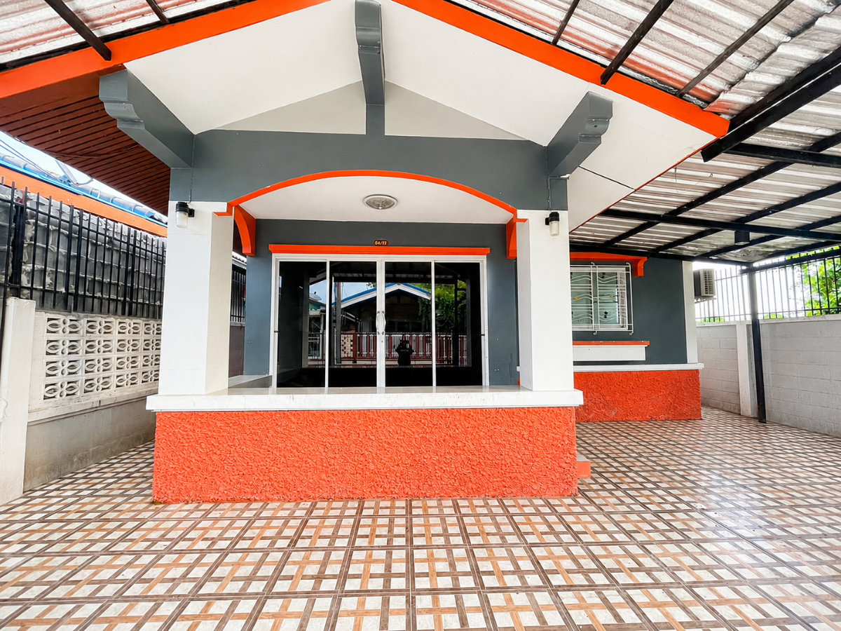 รูป 🔥 บ้านชั้นเดียว รีโนเวทใหม่ 🏡 หมู่บ้านอยู่สบายพรรพี วิลล่า คลองหนึ่ง เพียง 1.97 ล้านบาท! 🔥 - รูปที่ 2/16