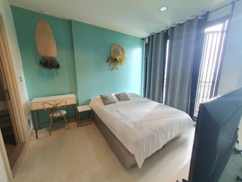 BTS Ekkamai 50 m. Condo Rhythm Sukhumvit 42 ( Rental ) Price 30,000 Baht