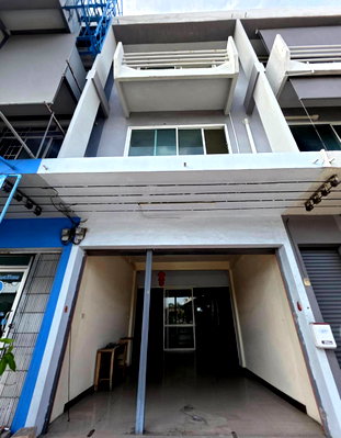 Shophouses for rent Bangna Commercial College : For Rent Commercial Building Only 700m. from BTS Bearing