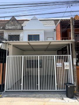 For Sale, Newly renovated 2-Story Townhouse near ABAC (Hua Mak), air conditioning installed, move-in ready.