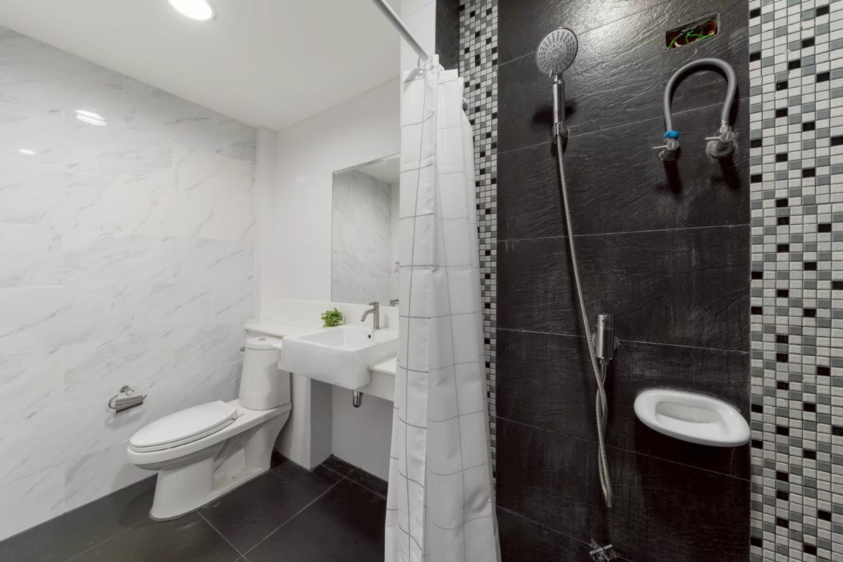 รูป เดิน 360 ม. ถึง BTS เอกมัย ดี 65 คอนโดมิเนียม : D65 Condominium - รูปที่ 20/21