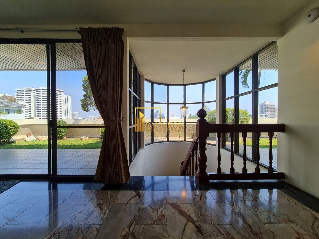 รูป Expansive 4 Bed Duplex Apartment With Private Terrace - BR0087AP - รูปที่ 11/40