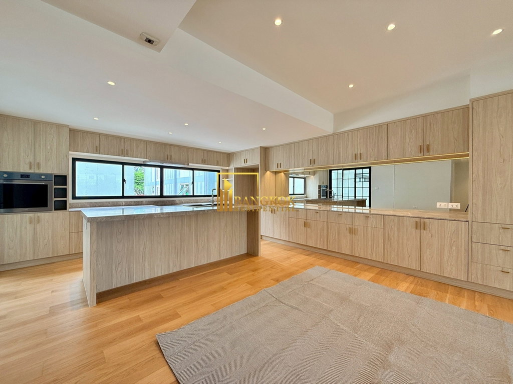 รูป Modern 5 Bedroom Luxury House For Sale in Ekkamai Area - BR28364SH - รูปที่ 16/49