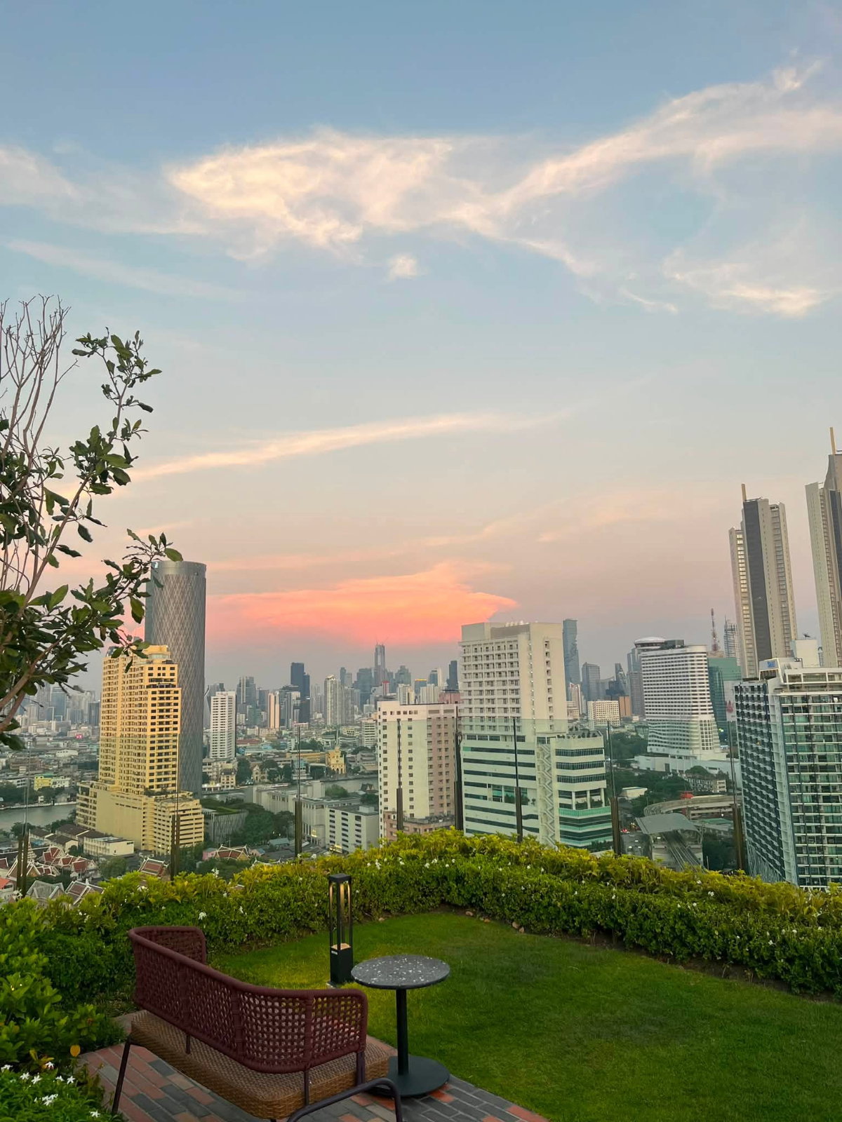 🏙️✨ ให้เช่า FLO by Sansiri | ชั้นสูง ทำเลดี พร้อมเข้าอยู่! ✨🏙️