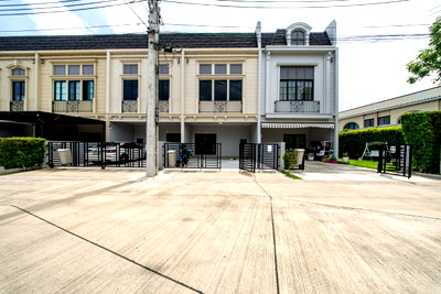 Townhouses for sale : Best Deal! Siri Place Pattanakarn 4BR Townhome - 118 Sqm, Only 32K/Sqm - U6239104