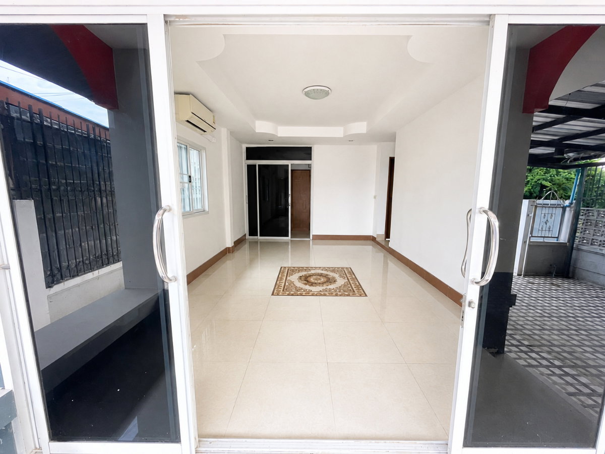 รูป 🔥 บ้านชั้นเดียว รีโนเวทใหม่ 🏡 หมู่บ้านอยู่สบายพรรพี วิลล่า คลองหนึ่ง เพียง 1.97 ล้านบาท! 🔥 - รูปที่ 3/16