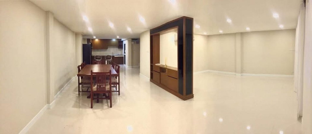 รูป ให้ เช่า ทาวน์โฮม 3 ชั้น เอกมัย | 3 ห้องนอน 4 ห้องน้ำ | 350 ตร.ม. | จอดรถ 3 คัน | เริ่มต้น 90,000 บาท-เดือน - รูปที่ 5/10