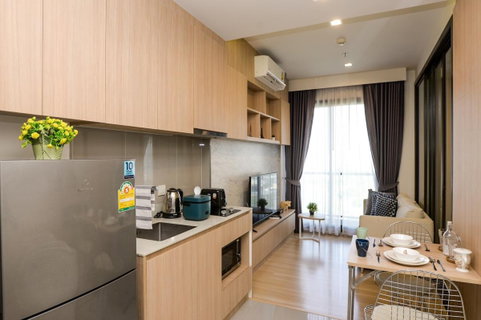 รูปภาพ 🏙️✨ FOR RENT: M Jatujak — HIGH-FLOOR MODERN LIVING NEAR BTS & MRT CHATUCHAK!  💰 Rental Price: 17,000 THB/month | 📲 Line ID: @condobkk (with @)  
