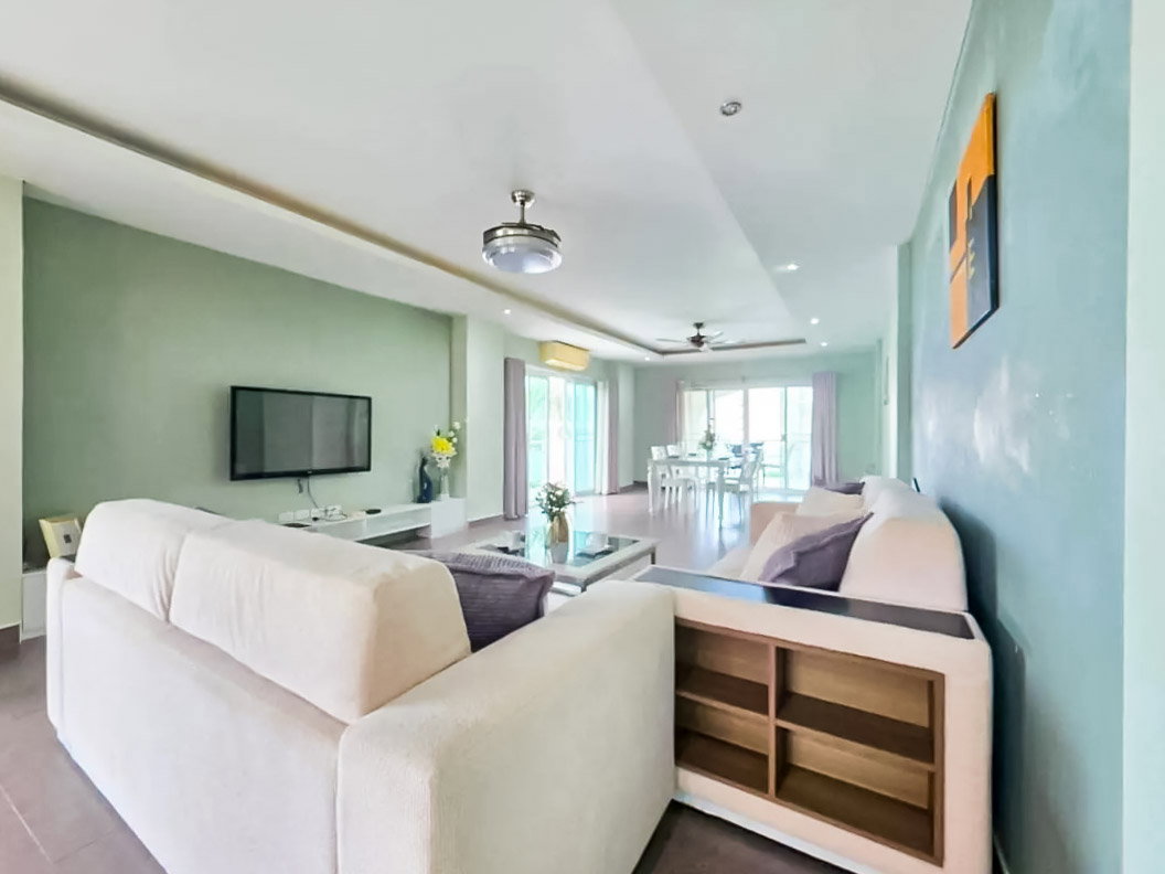 รูป Tudor Court Pratumnak 2 Bedroom Condo for Sale - รูปที่ 2/21